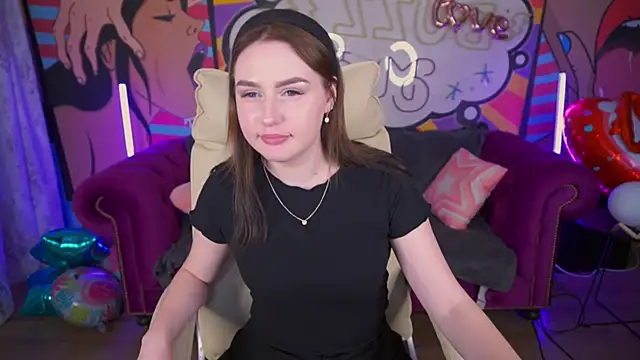 Snapshot of DivineJass chatting on 02/20/25, 11:43 DivineJass online show from 02/20/25, 11:43