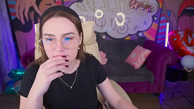 Snapshot of DivineJass chatting on 02/21/25, 05:56 DivineJass online show from 02/21/25, 05:56