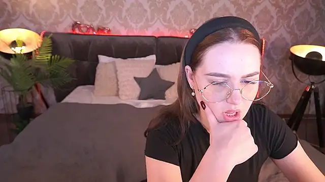 Snapshot of DivineJass chatting on 02/27/25, 12:21 DivineJass online show from 02/27/25, 12:21