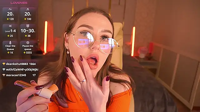 Snapshot of DivineJass chatting on 03/11/25, 04:32 DivineJass online show from 03/11/25, 04:32