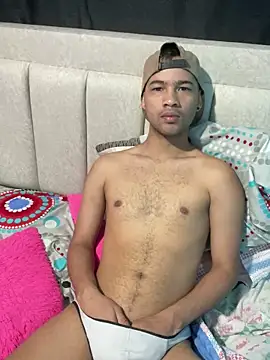 Snapshot of Twink_X chatting on 02/16/25, 04:21 Twink X online show from 02/16/25, 04:21