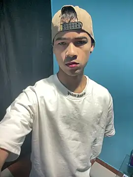 Snapshot of Twink_X chatting on 02/17/25, 11:53 Twink X online show from 02/17/25, 11:53