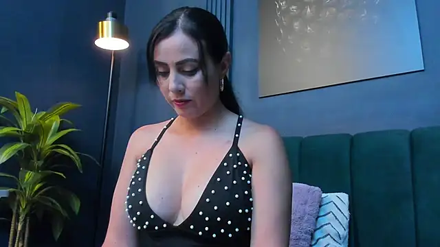 scarlet edwars online show from 10/25/25, 07:19