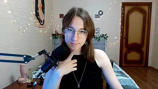 Snapshot of tangerine4dreams chatting on 02/13/25, 12:54 tangerine4dreams online show from 02/13/25, 12:54