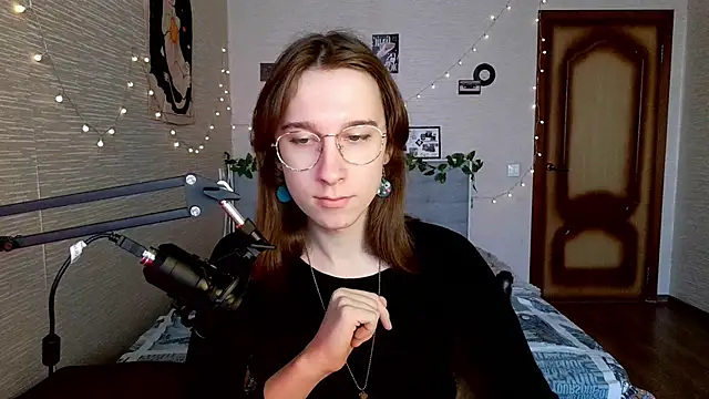 Snapshot of tangerine4dreams chatting on 02/17/25, 06:31 tangerine4dreams online show from 02/17/25, 06:31