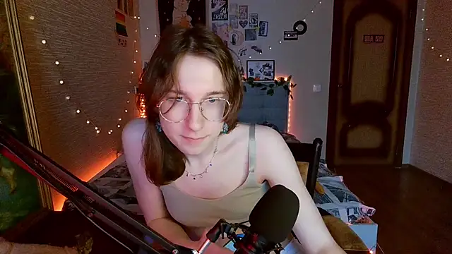 Snapshot of tangerine4dreams chatting on 02/22/25, 12:29 tangerine4dreams online show from 02/22/25, 12:29