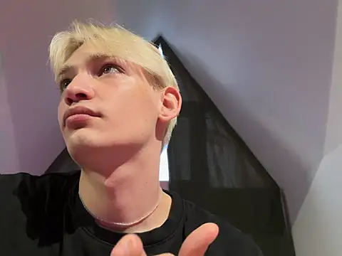 Julian wins online show from 02/08/25, 11:01