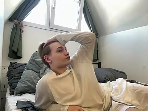 Julian wins online show from 02/25/25, 05:52