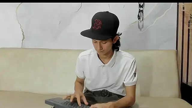 Snapshot of LucioDelDuque chatting on 02/20/25, 01:25 LucioDelDuque online show from 02/20/25, 01:25