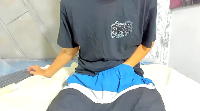 Snapshot of LucioDelDuque chatting on 02/21/25, 03:45 LucioDelDuque online show from 02/21/25, 03:45