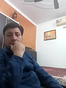 Snapshot of innocentboy1987 chatting on 02/28/25, 03:48 innocentboy1987 online show from 02/28/25, 03:48