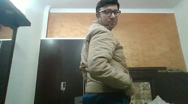 Snapshot of innocentboy1987 chatting on 03/11/25, 06:53 innocentboy1987 online show from 03/11/25, 06:53