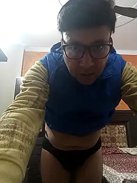 Snapshot of innocentboy1987 chatting on 11/27/25, 06:04 innocentboy1987 online show from 11/27/25, 06:04