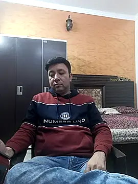 Snapshot of innocentboy1987 chatting on 11/29/25, 05:32 innocentboy1987 online show from 11/29/25, 05:32