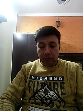 Snapshot of innocentboy1987 chatting on 12/04/25, 04:33 innocentboy1987 online show from 12/04/25, 04:33