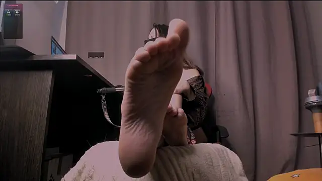 Snapshot of holyharlot chatting on 09/27/25, 02:22 holyharlot online show from 09/27/25, 02:22