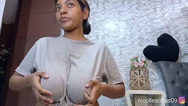nicollesofia2 online show from 06/09/26, 05:24