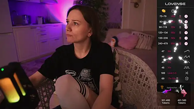 alexa feels  online show from 12/04/25, 04:38