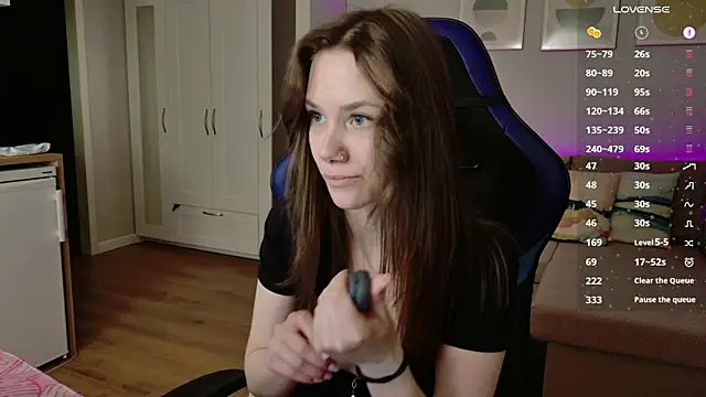 Snapshot of alexa_feels_ chatting on 04/08/26, 04:29 alexa feels online show from 04/08/26, 04:29