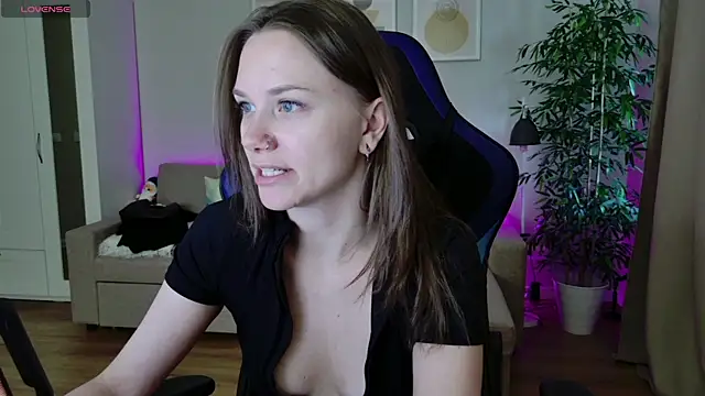 Snapshot of alexa_feels_ chatting on 05/09/26, 04:34 alexa feels online show from 05/09/26, 04:34