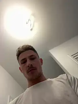 Snapshot of Boddy1301 chatting on 09/29/25, 04:34 Boddy1301 online show from 09/29/25, 04:34