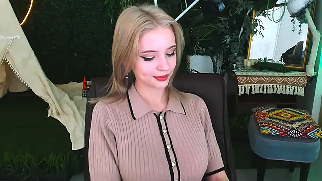 LeonaStane online show from 12/03/25, 05:55