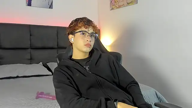 Aiiden 15 online show from 10/11/25, 12:04