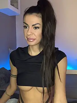 Snapshot of LittleMia_95 chatting on 03/06/26, 02:02 LittleMia 95 online show from 03/06/26, 02:02