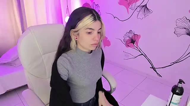 Isabela Fiorelli online show from 11/06/25, 01:12