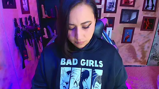 cherryy bombshelll online show from 10/28/25, 04:53