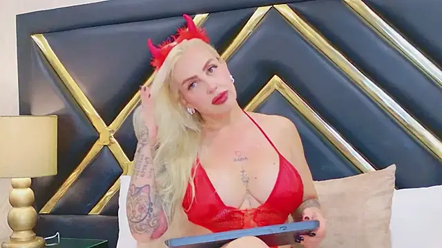 SophieWinsloow online show from 04/29/26, 01:04