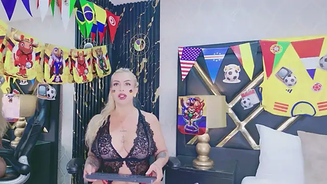 SophieWinsloow online show from 06/25/26, 12:20