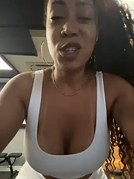 Snapshot of dianagolley420 chatting on 02/26/25, 09:48 dianagolley420 online show from 02/26/25, 09:48