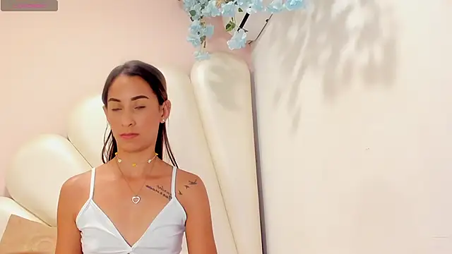 Snapshot of Olivia_Stevens chatting on 02/16/25, 01:25 Olivia Stevens online show from 02/16/25, 01:25