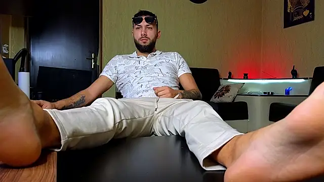 Snapshot of JamieNoxus chatting on 10/15/25, 05:18 JamieNoxus online show from 10/15/25, 05:18