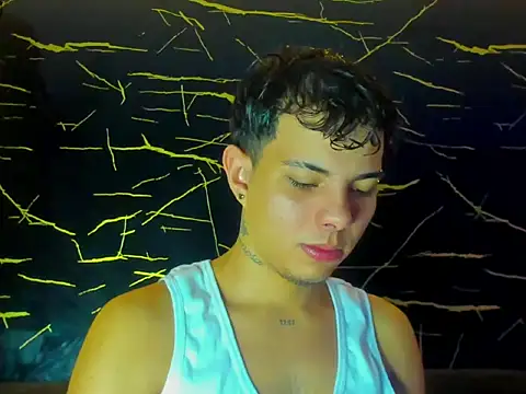 Snapshot of Alessandro_1610 chatting on 05/17/26, 05:38 Alessandro 1610 online show from 05/17/26, 05:38