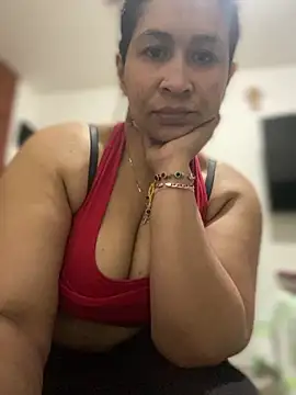Snapshot of Carola-Ross chatting on 04/15/26, 07:58 Carola-Ross online show from 04/15/26, 07:58