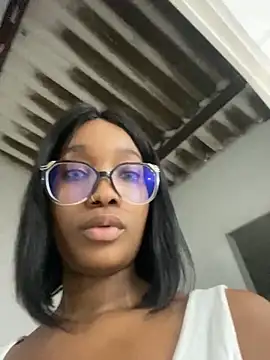 Snapshot of blackgril12 chatting on 03/08/25, 12:00 blackgril12 online show from 03/08/25, 12:00