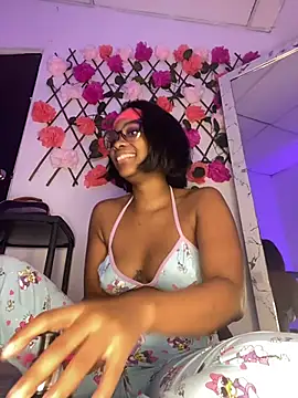 Snapshot of blackgril12 chatting on 12/20/25, 10:28 blackgril12 online show from 12/20/25, 10:28