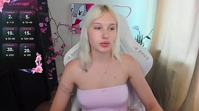 EvelinaLuu online show from 06/25/26, 05:12