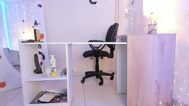 Emylyjonhs online show from 10/21/25, 08:20