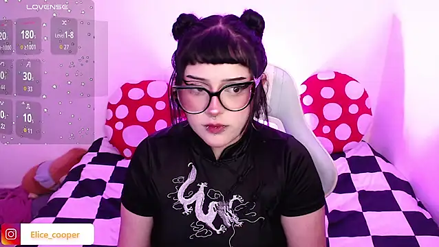 Snapshot of Elice_cooper_ chatting on 11/10/25, 03:38 Elice cooper online show from 11/10/25, 03:38