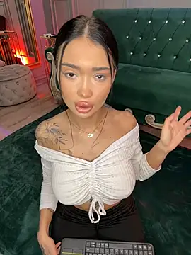 SashaFerrera online show from 03/04/25, 09:11