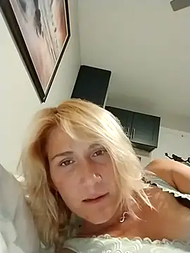 Snapshot of Skippydippy99 chatting on 10/26/25, 11:20 Skippydippy99 online show from 10/26/25, 11:20