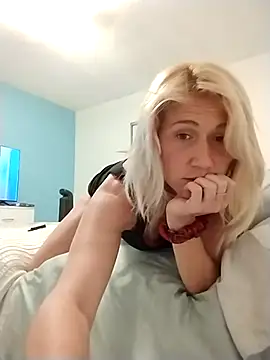 Snapshot of Skippydippy99 chatting on 12/15/25, 11:42 Skippydippy99 online show from 12/15/25, 11:42