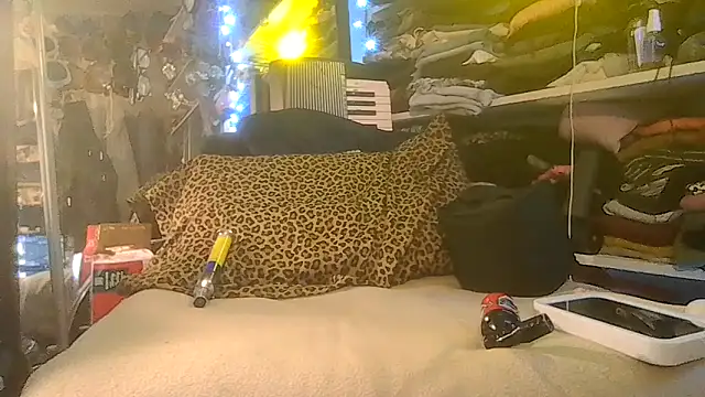 Snapshot of ShysluutGia chatting on 02/06/26, 11:02 ShysluutGia online show from 02/06/26, 11:02