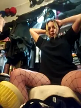 Snapshot of ShysluutGia chatting on 02/23/26, 06:33 ShysluutGia online show from 02/23/26, 06:33