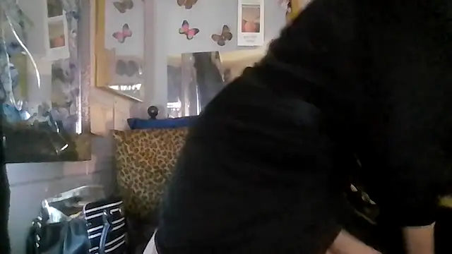 Snapshot of ShysluutGia chatting on 04/08/26, 02:28 ShysluutGia online show from 04/08/26, 02:28
