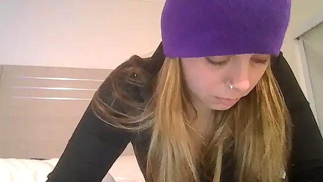 Snapshot of ShysluutGia chatting on 04/28/26, 05:12 ShysluutGia online show from 04/28/26, 05:12