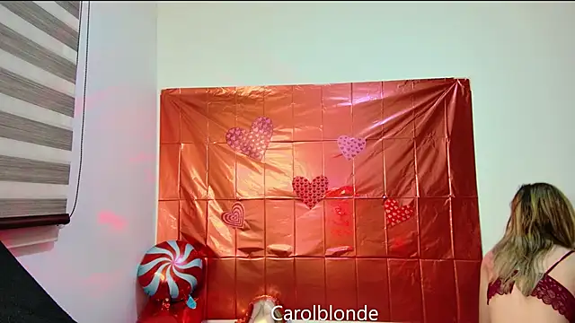 Snapshot of Carolblonde chatting on 02/14/25, 03:22 Carolblonde online show from 02/14/25, 03:22